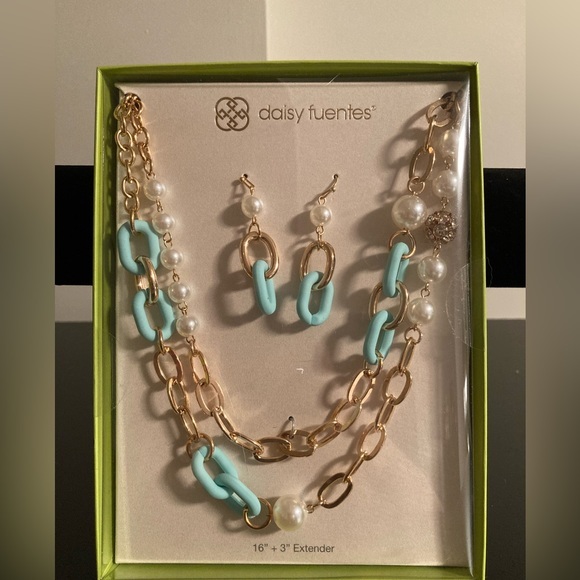 Daisy Fuentes Jewelry Daisy Fuentes Necklace Earrings Set Golden